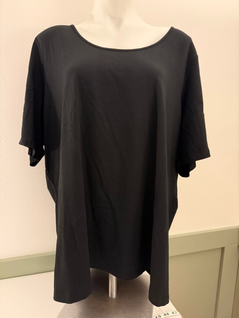 Belle by Kim Gravel Black Scoop Neck Short Sleeve Top